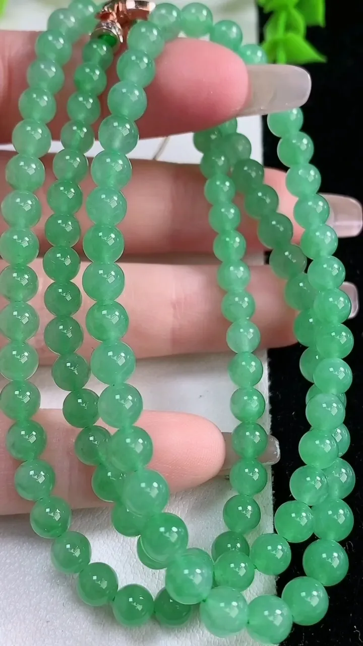 天然A货翡翠圆珠项链，尺寸5.6-111颗，重量:31.95g1月27日
工厂直销收藏佳品,种好水足