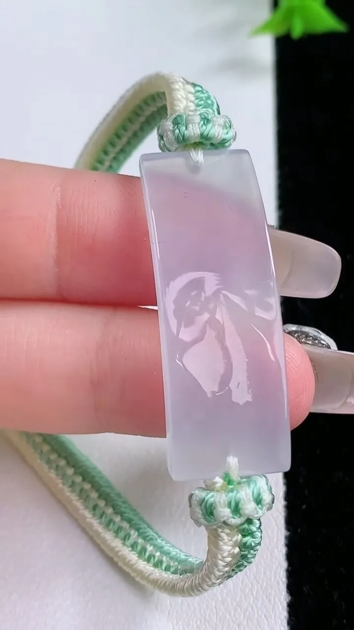 天然A货翡翠素面手牌，尺寸36-12.4-3，重量:6.84g
1月27日