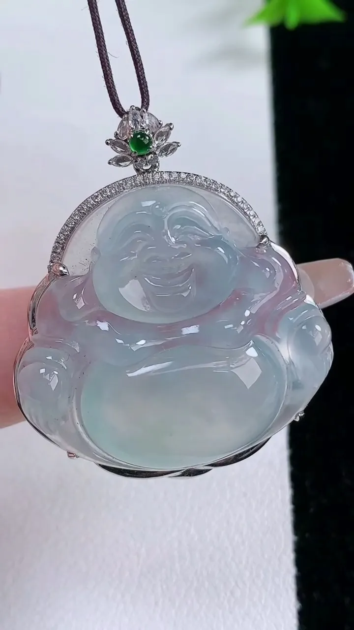 天然A货翡翠佛公吊坠，尺寸38-33-7.7，裸石28.8-31.6重量:10.06g
1月27日