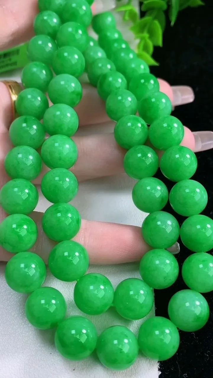 天然A货翡翠圆珠项链，尺寸11-54颗，重量:124.56g
1月27日