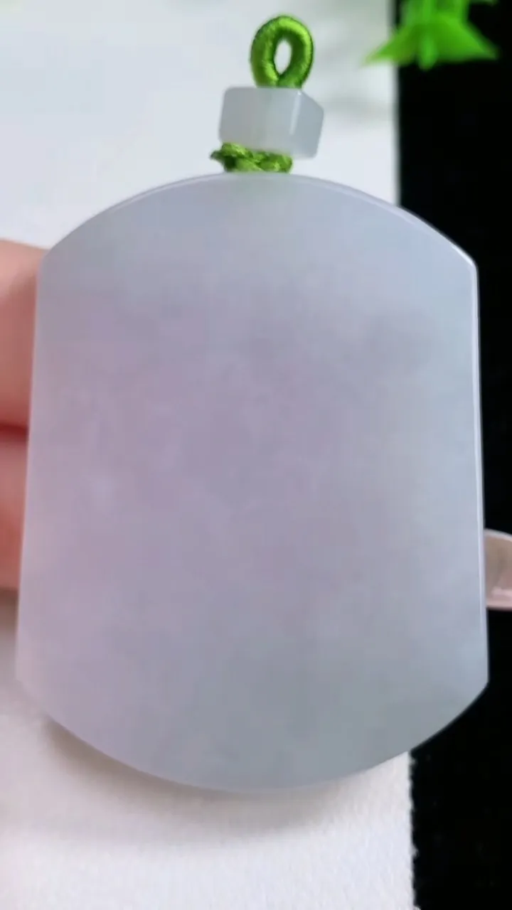 天然A货翡翠无事牌吊坠，尺寸53-40.3-5，重量:32.71g
1月27日