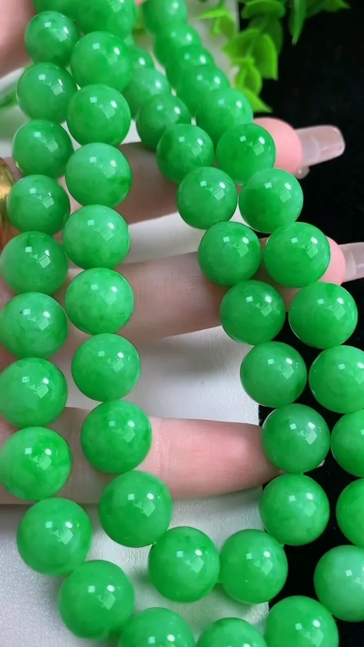 天然A货翡翠圆珠项链，尺寸11-54颗，重量:124.56g
1月27日