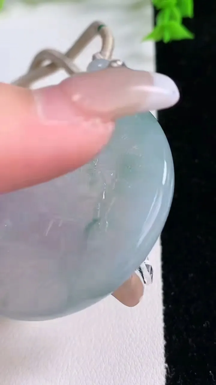 天然A货翡翠种飘花山水牌吊坠，尺寸51.5-5.4，重量:39.60g
1月27日