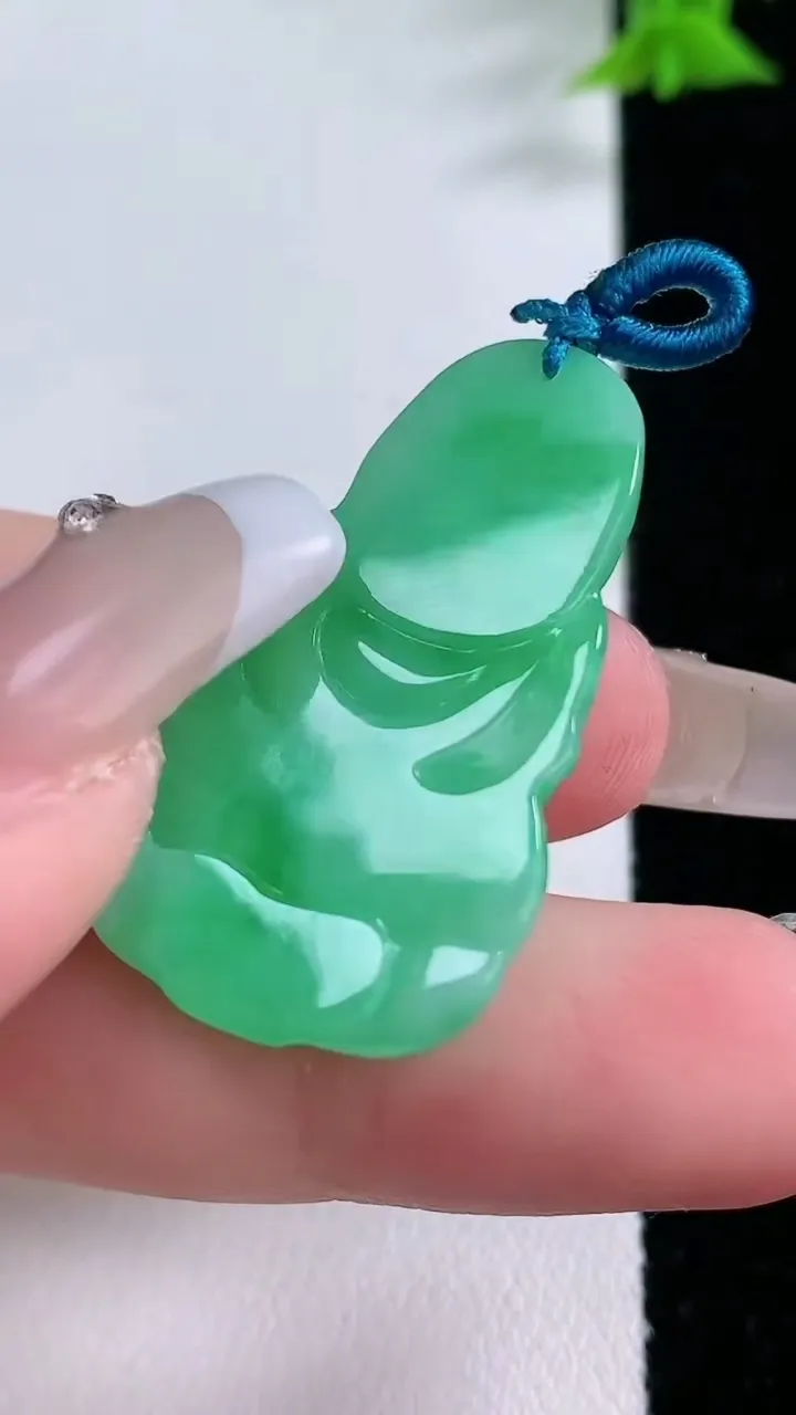 天然A货翡翠观音菩萨吊坠，尺寸35.8-20-4.8，重量:7.38g
1月27日