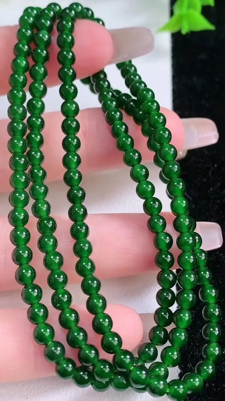 天然A货翡翠小米珠项链，尺寸4-150颗，重量:16.07g1月27日
工厂直销收藏佳品,种好水足，色泽均匀，有种有色，上手高大气！