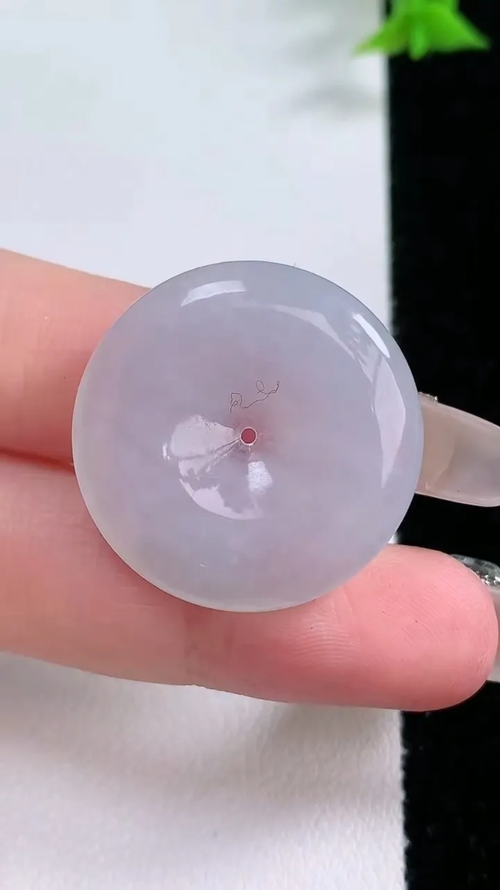 天然A货翡翠平安扣吊坠，尺寸26.4-4.6，重量:6.84g
1月27日