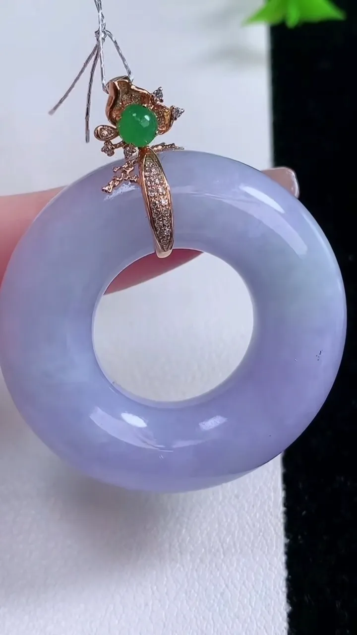 天然A货翡翠18K金紫罗兰平安环吊坠，尺寸38-11，重量:27.57g
1月27日