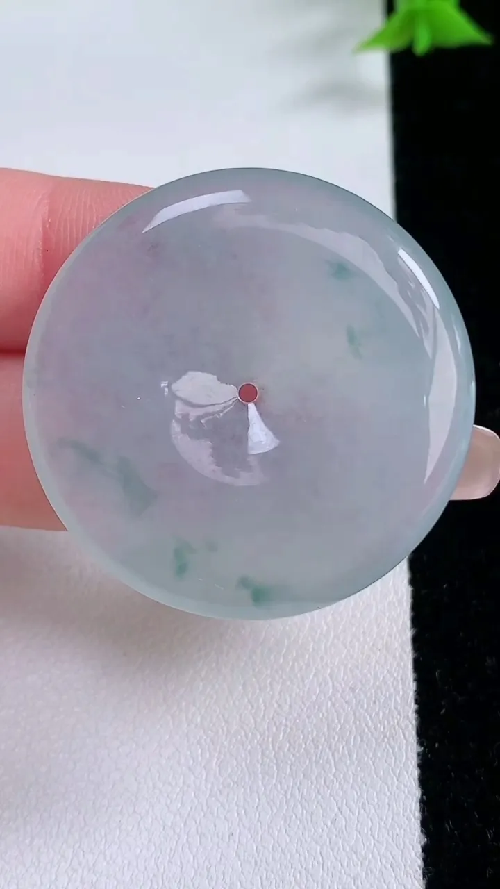 天然A货翡翠种飘花平安扣吊坠，尺寸36-6，重量:17.76g
1月27日