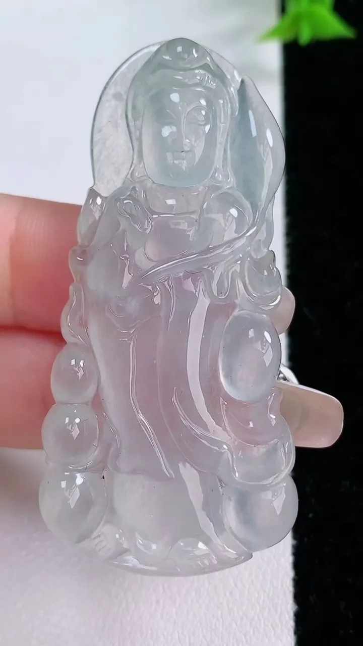 天然A货翡翠种白冰大势至菩萨吊坠，尺寸58.5-26.8-6.3，重量:18.63g
1月27日