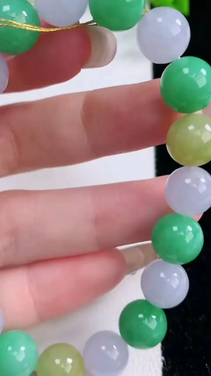 天然A货翡翠三彩圆珠手串，尺寸10-19颗，重量:34.05g1月27日
工厂直销收藏佳品,种好水足，色泽均匀，有种有色，上手高大气！