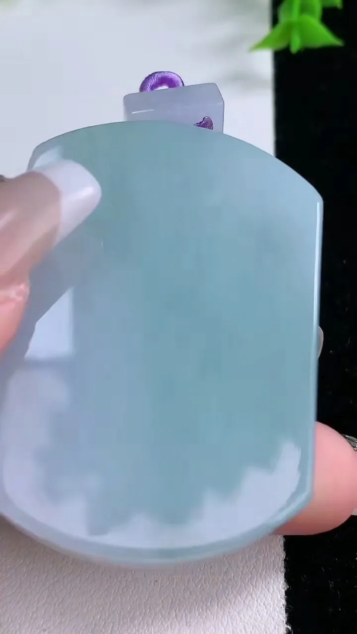 天然A货翡翠生肖马吊坠，尺寸52-38.7-11.3，重量:63.92g
1月27日