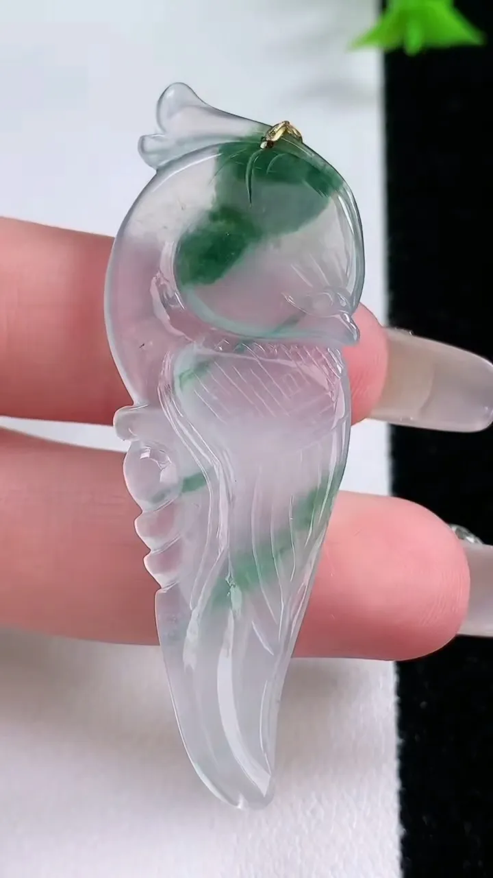 天然A货翡翠英明神武吊坠，尺寸54-19.4-2.9，重量:6.52g
1月27日