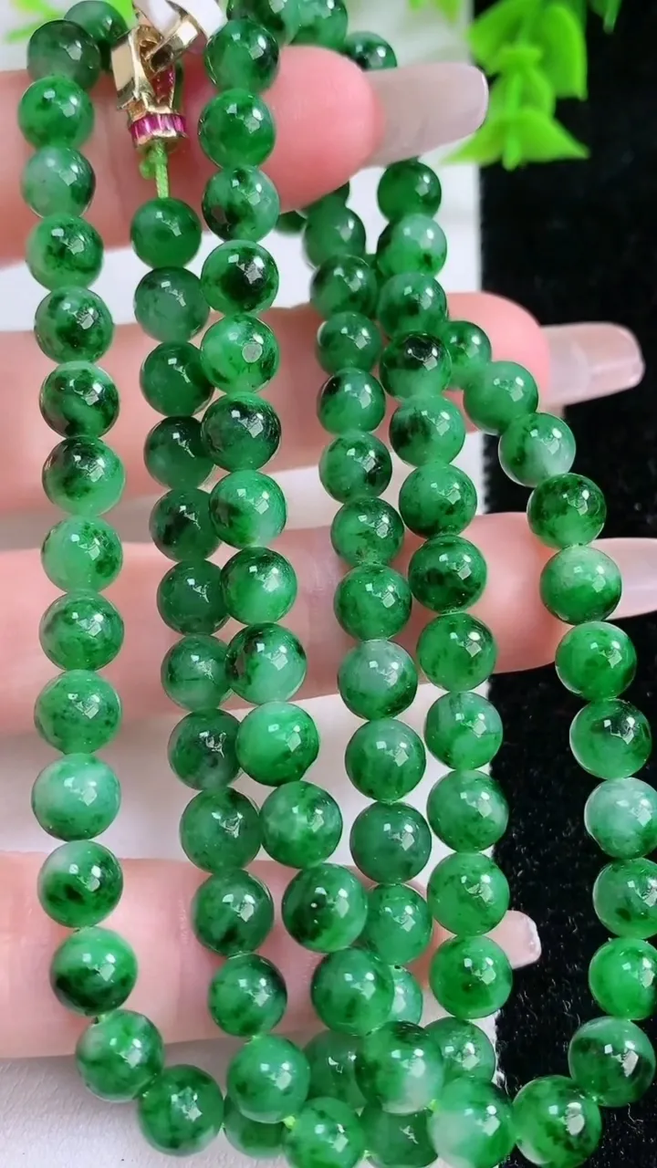 天然A货翡翠圆珠项链，尺寸5.8-98颗，重量:41.63g1月27日
工厂直销收藏佳品,种好水足，色泽均匀，有种有色，上手高大气！