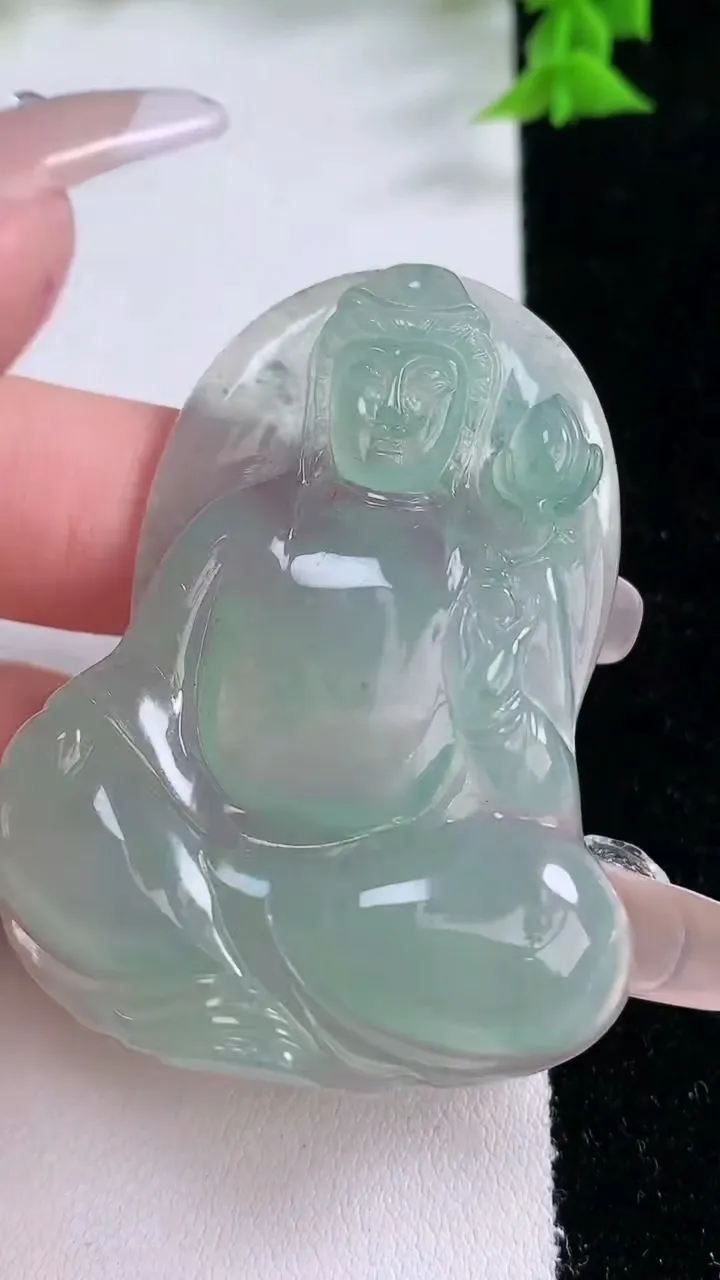 天然A货翡翠大势至菩萨吊坠，尺寸54.6-40-5.2，重量:23.14g
1月27日