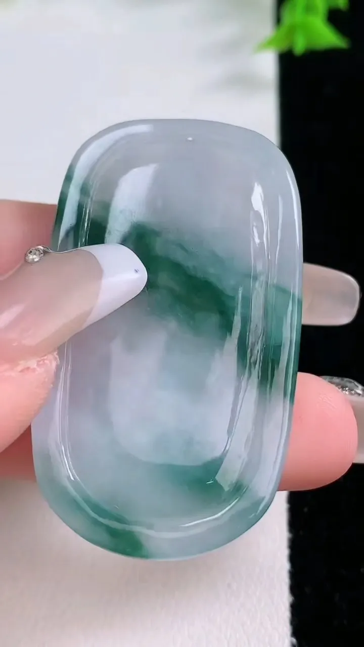 天然A货翡翠飘花千手观音吊坠，尺寸48-27.8-5.7，重量:16.31g
1月27日