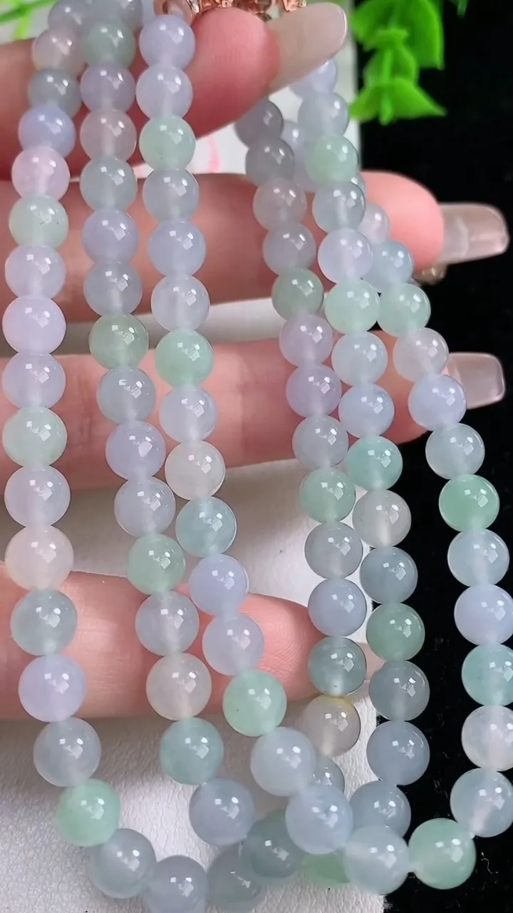 天然A货翡翠种三彩圆珠项链，尺寸6-108颗，重量:41.02g1月27日
工厂直销收藏佳品,种好水足，色泽均匀，有种有色，上手高大气！