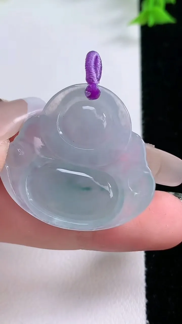 天然A货翡翠冰种飘花佛公吊坠，尺寸29.3-32-6，重量:8.20g
1月27日