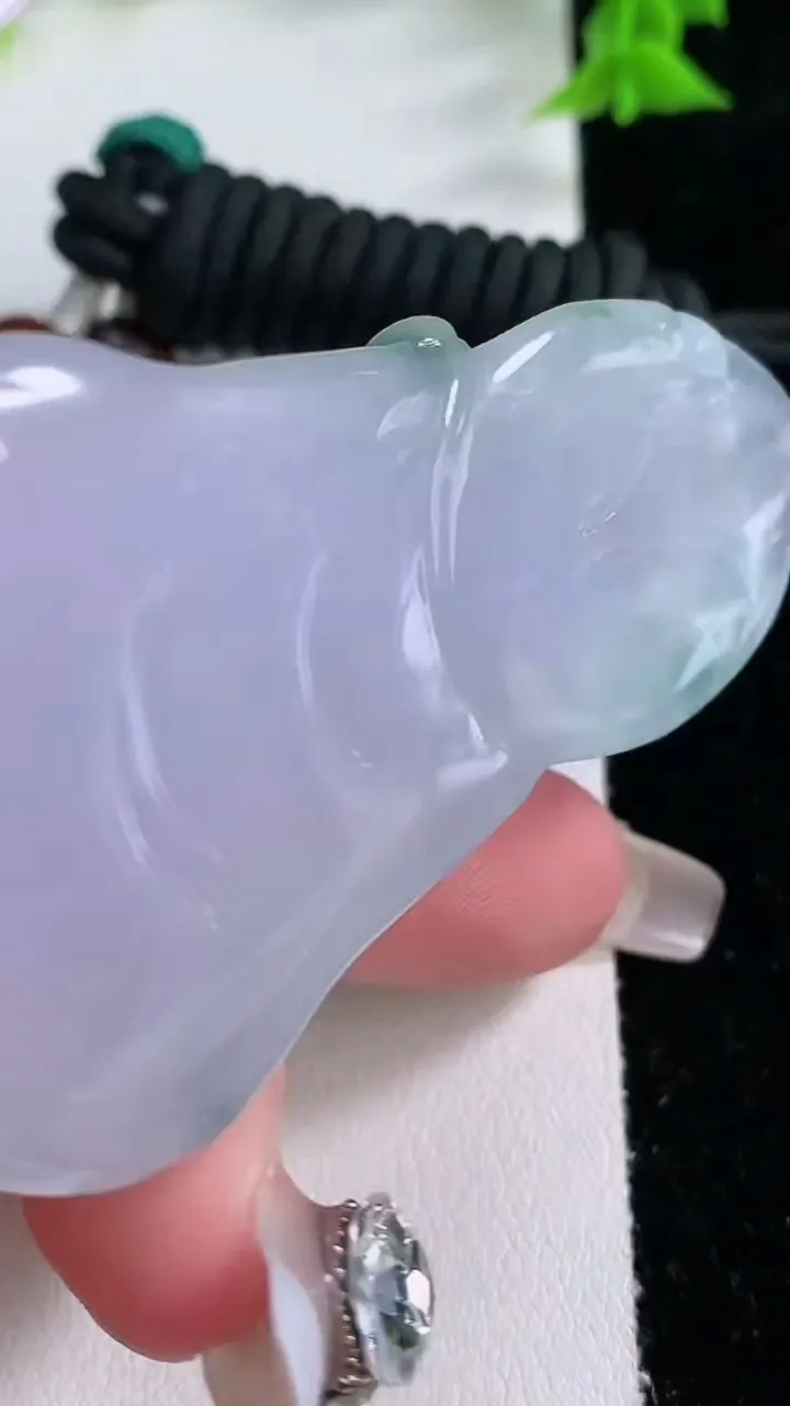 天然A货翡翠紫罗兰大势至菩萨吊坠，尺寸65.8-37-10.4，重量:50.88g
1月27日