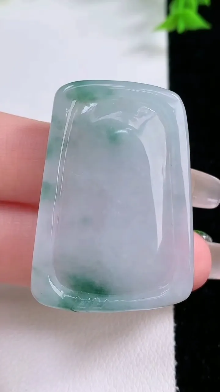 天然A货翡翠飘花普贤菩萨吊坠，尺寸40.4-28.8-6.5，重量:16.30g
1月27日