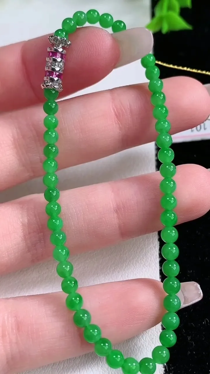 天然A货翡翠小米珠手串，尺寸3.3-49颗，重量:4.44g1月27日
工厂直销收藏佳品,种好水足，