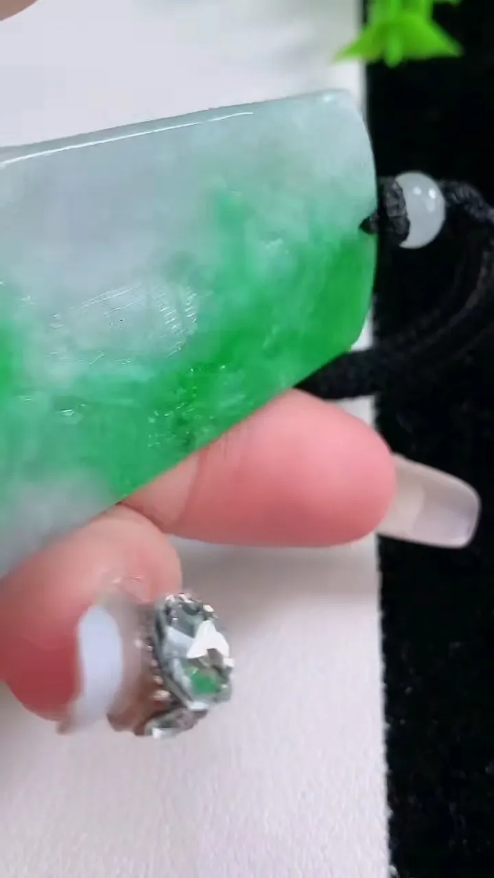 天然A货翡翠山水牌吊坠，尺寸50.6-30.5-5.6，重量:24.48g
1月27日