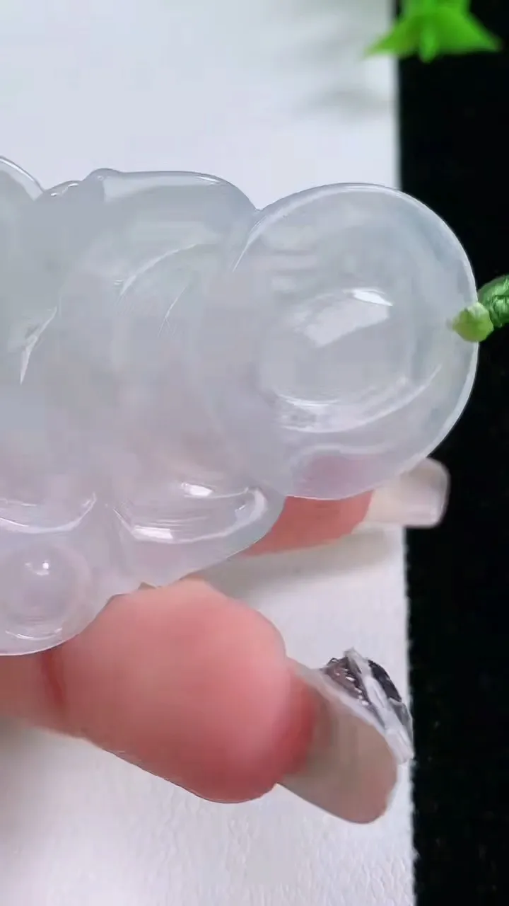 天然A货翡翠观音菩萨吊坠，尺寸50.8-36-5，重量:16.58g
1月27日