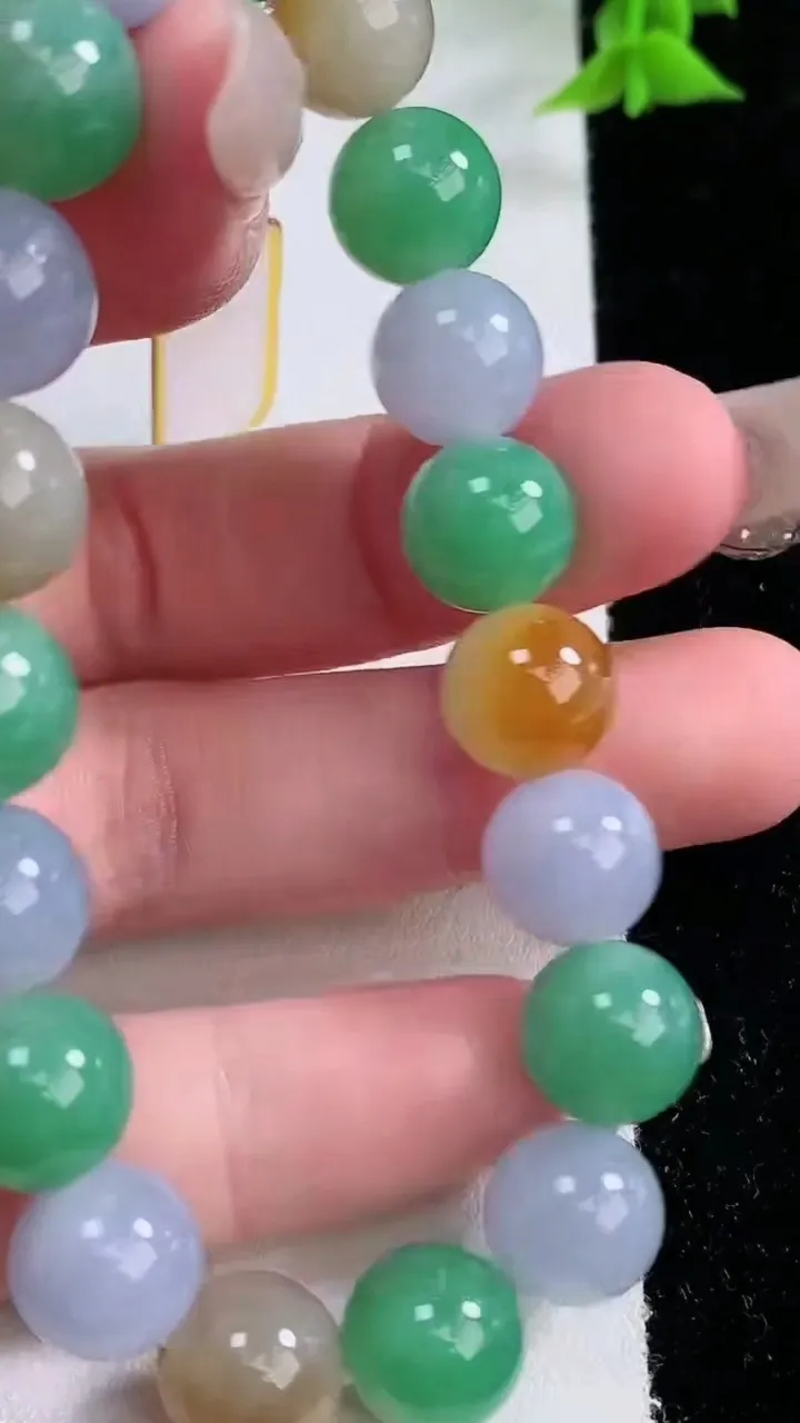 天然A货翡翠三彩圆珠手串，尺寸10-19颗，重量:33.13g1月27日
工厂直销收藏佳品,种好水足，色泽均匀，有种有色，上手高大气！