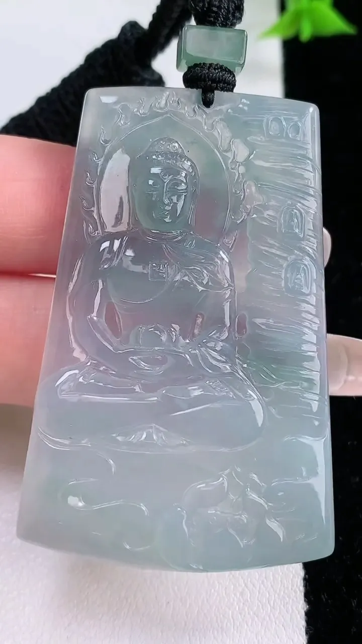 天然A货翡翠大日如来吊坠，尺寸53.8-34-4.6，重量:25.63g
1月27日