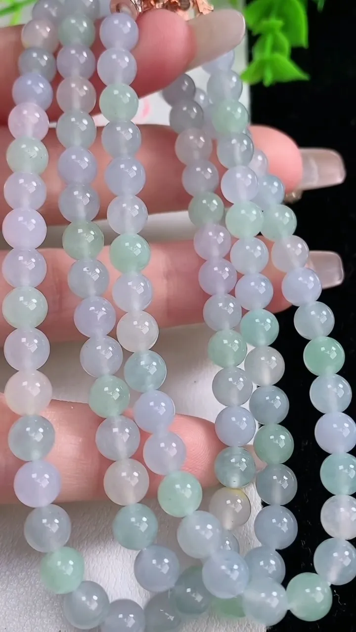 天然A货翡翠种三彩圆珠项链，尺寸6-108颗，重量:41.02g1月27日
工厂直销收藏佳品,种好水足，色泽均匀，有种有色，上手高大气！