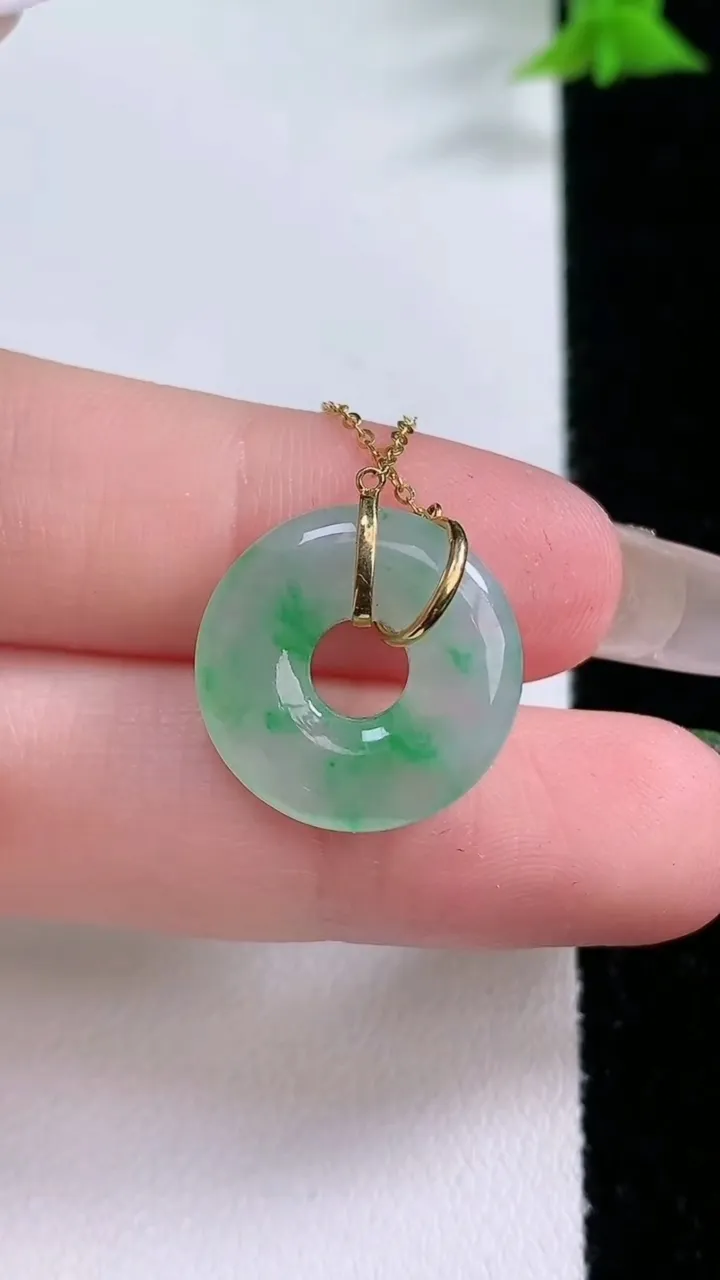 天然A货翡翠平安环吊坠，尺寸17.2-3.3，重量:3.29g
1月27日