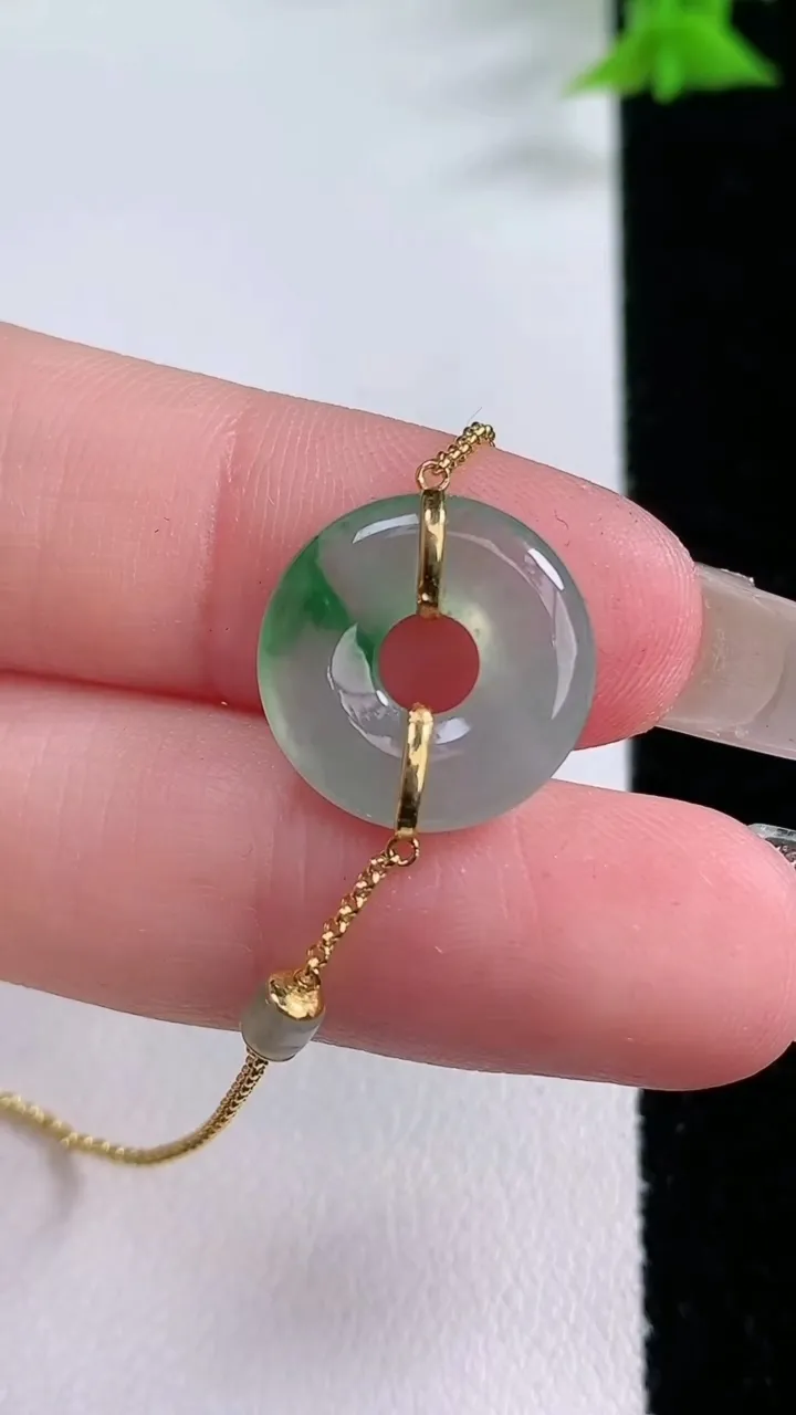 天然A货翡翠平安环手链，尺寸14.7-2.8，重量:1.86g
1月27日