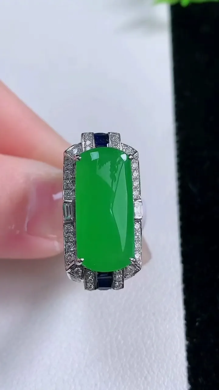 天然A货翡翠马鞍戒指，尺寸20-18-8-8.3，重量:11.51g2026年1月27日
工厂直销收藏佳品,种好水足，色泽均匀，有种有色，上手高大气！