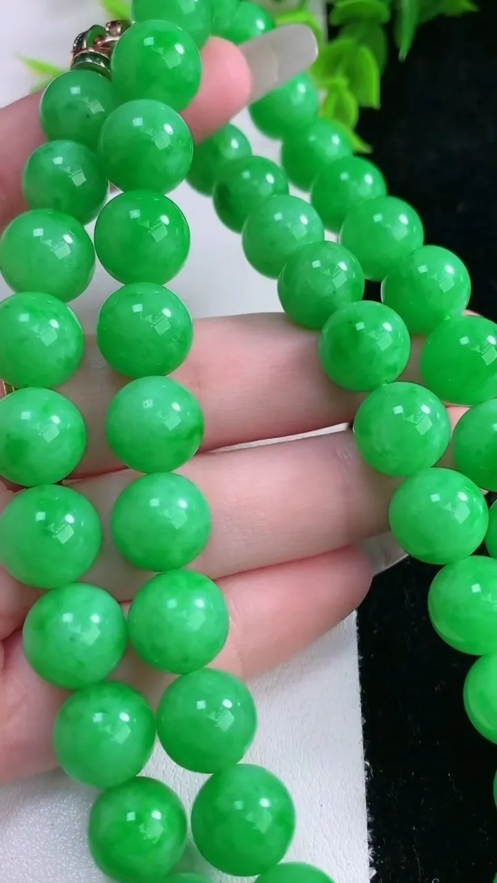 天然A货翡翠圆珠项链，尺寸11-54颗，重量:124.56g
1月27日