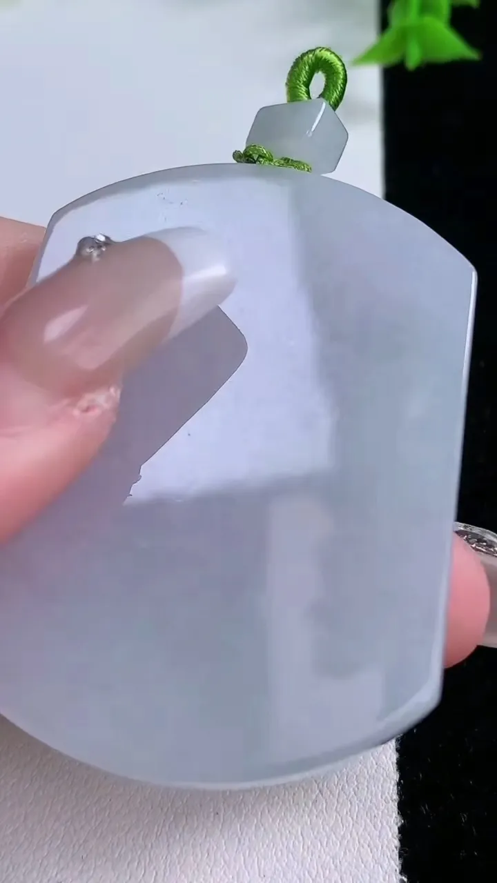 天然A货翡翠无事牌吊坠，尺寸53-40.3-5，重量:32.71g
1月27日