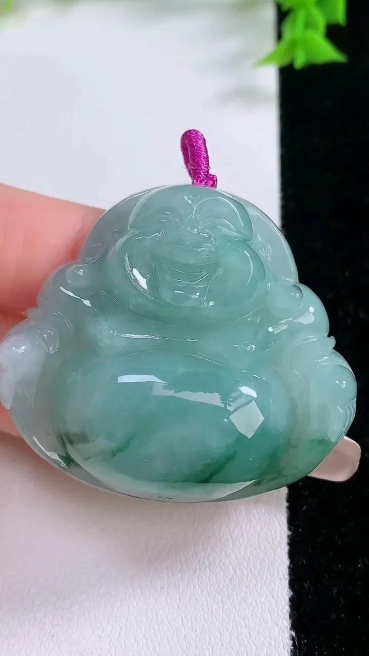 天然A货翡翠飘花佛公吊坠，尺寸41.5-46-13，重量:37.14g
1月27日