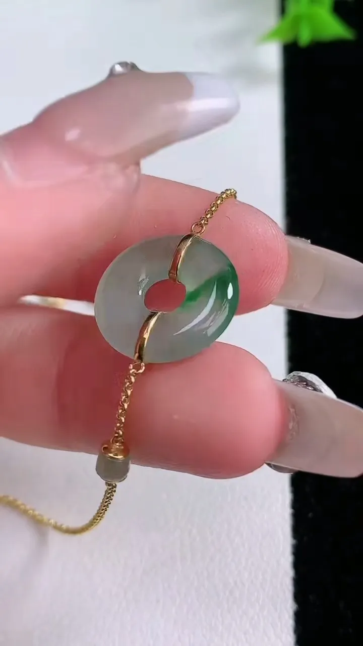 天然A货翡翠平安环手链，尺寸14.7-2.8，重量:1.86g
1月27日