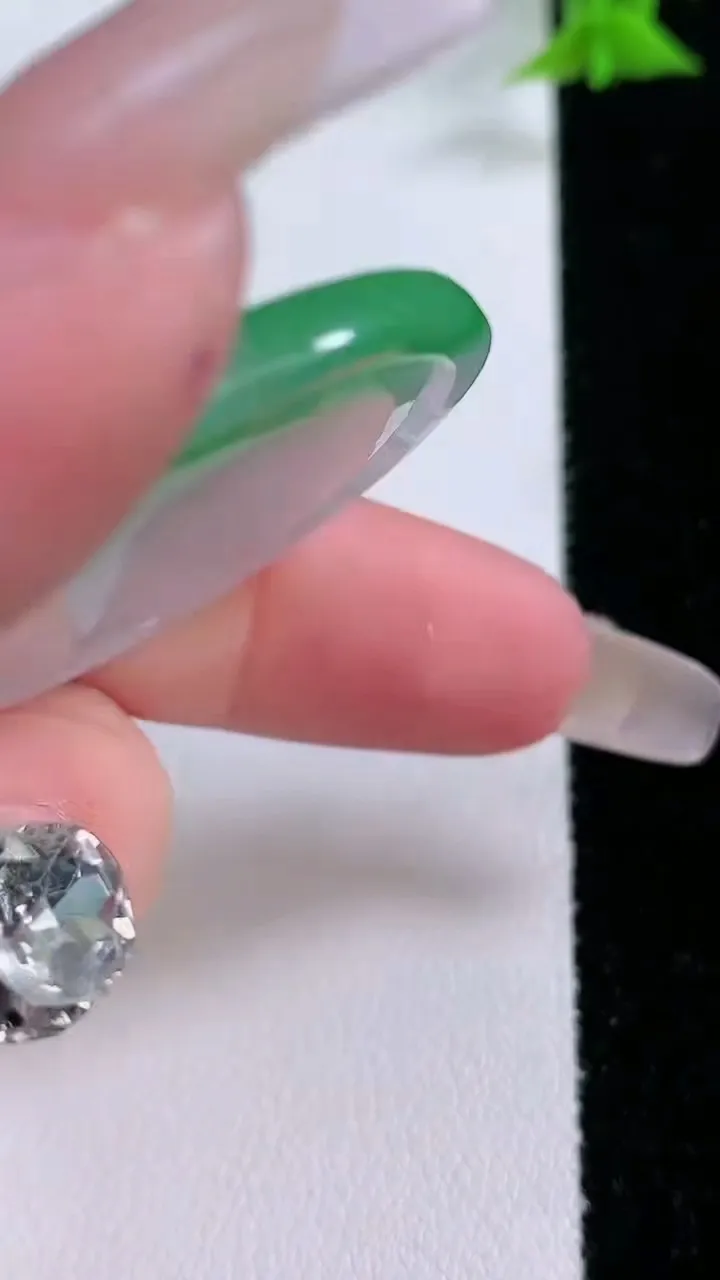 天然A货翡翠阿弥陀佛吊坠，尺寸34.3-3.9，重量:10.38g
1月27日