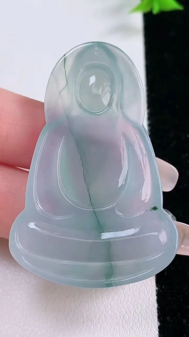 天然A货翡翠种飘花观音菩萨吊坠，尺寸51.7-34.2-6，重量:18.00g
1月27日