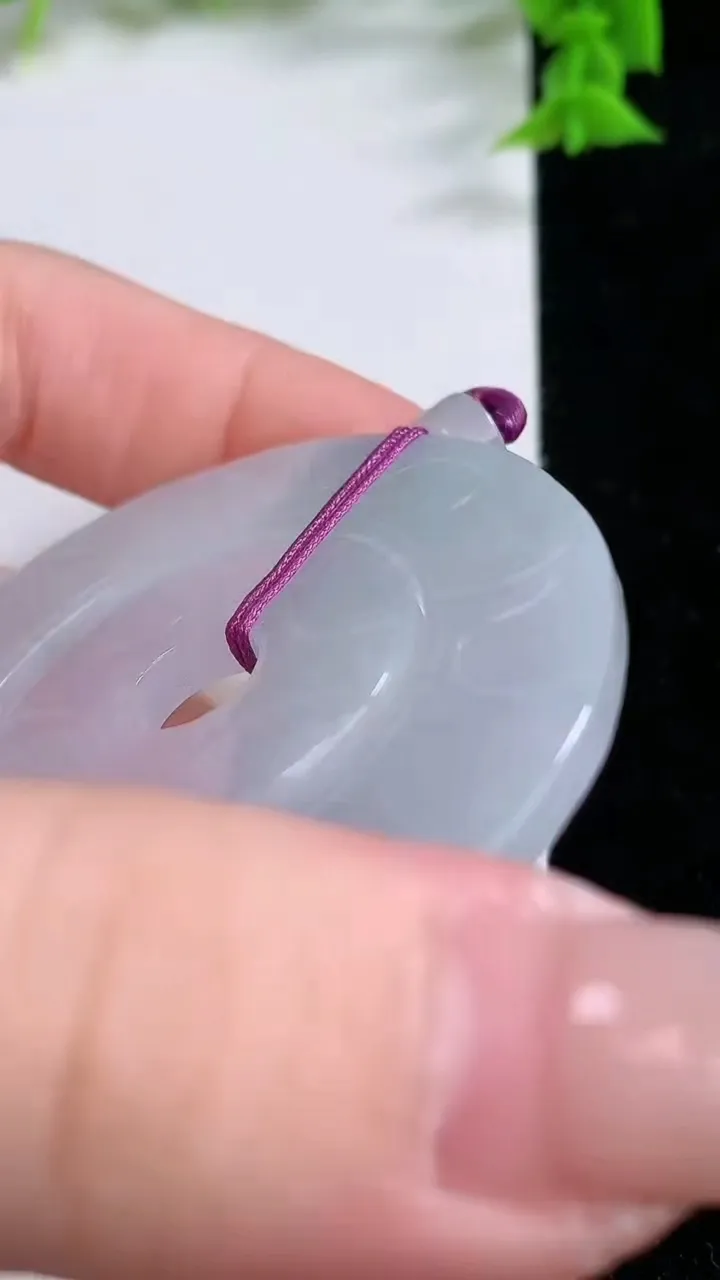 天然A货翡翠母子平安扣吊坠，尺寸52.2-3.7，重量:25.20g
1月27日