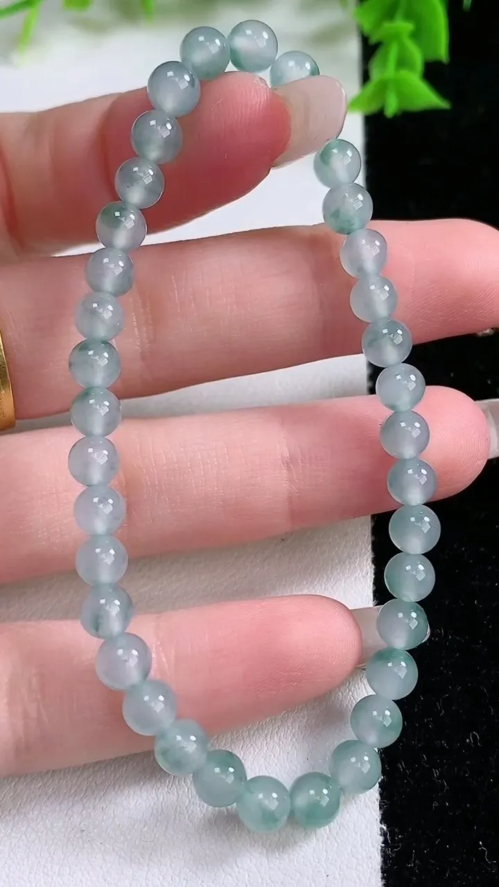 天然A货翡翠种飘花圆珠手串，尺寸5-36颗，重量:8.23g1月27日
工厂直销收藏佳品,种好水足，色泽均匀，有种有色，上手高大气！