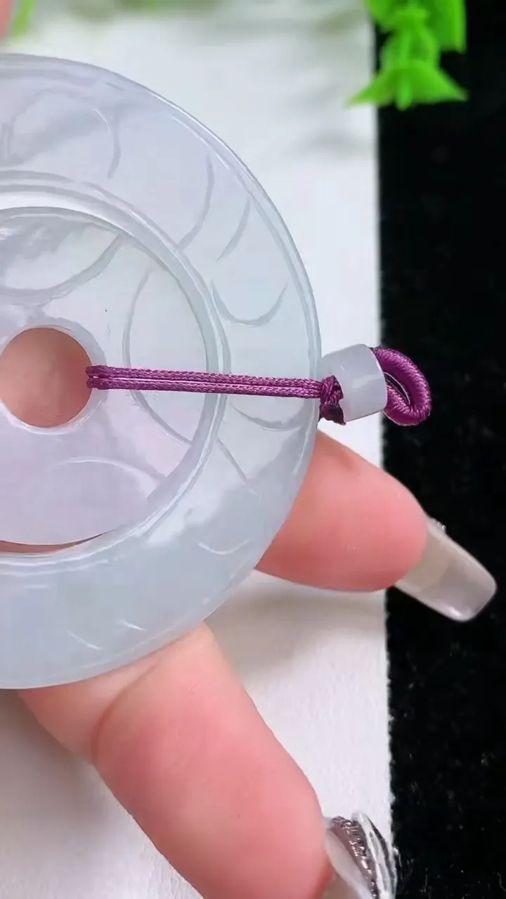 天然A货翡翠母子平安扣吊坠，尺寸52.2-3.7，重量:25.20g
1月27日