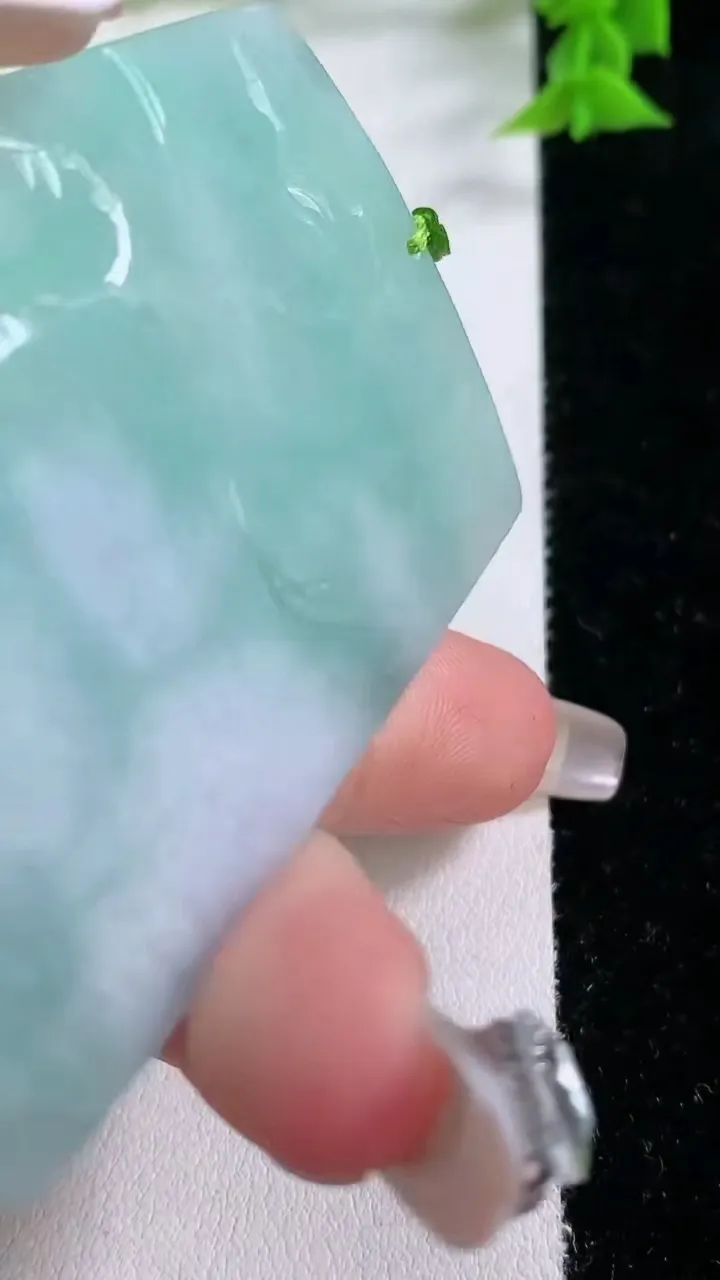 天然A货翡翠山水牌吊坠，尺寸65.5-47.4-4，重量:34.19g
1月27日