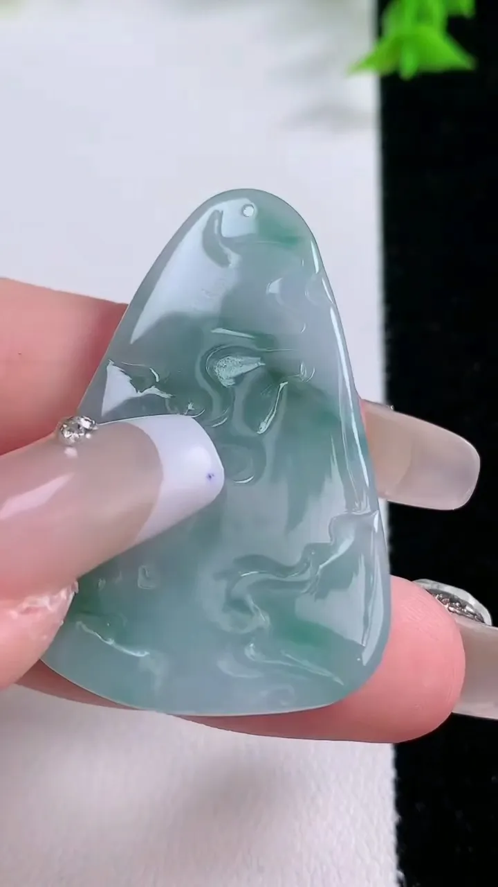 天然A货翡翠飘花阿弥陀佛吊坠，尺寸41.5-27.7-4.6，重量:9.43g
1月27日