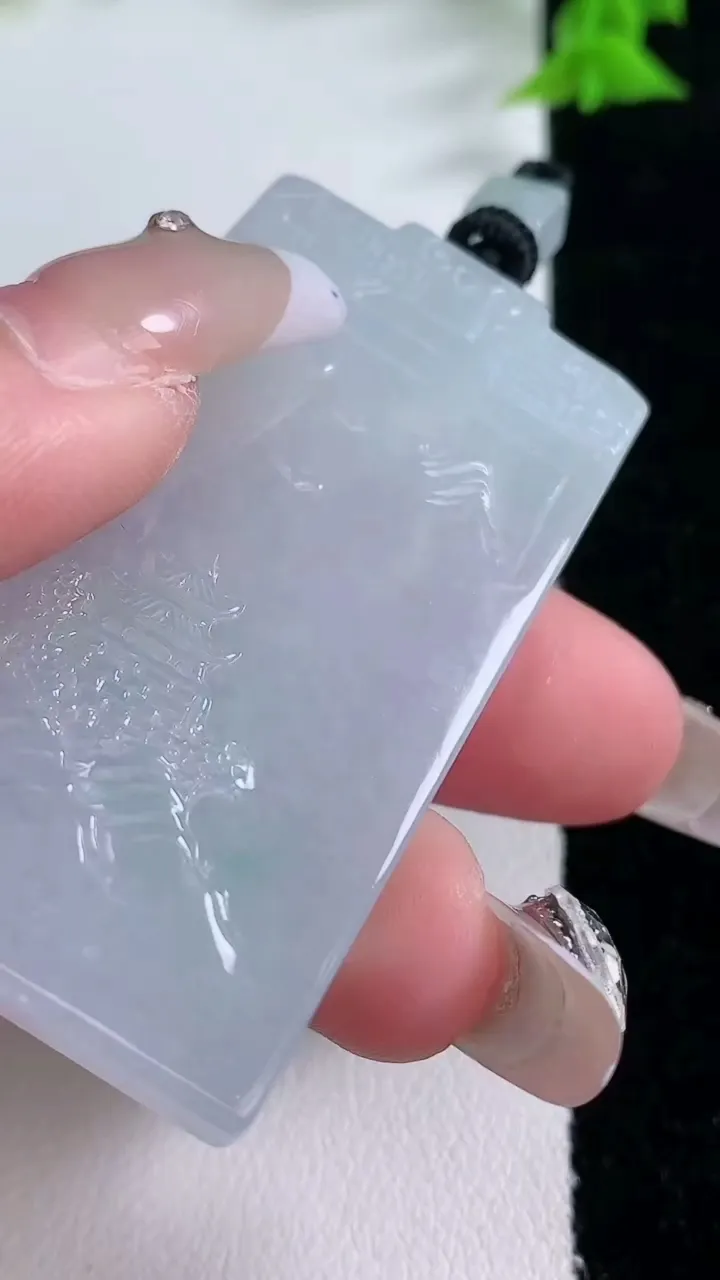 天然A货翡翠山水牌吊坠，尺寸56.7-28-5，重量:26.44g
1月27日