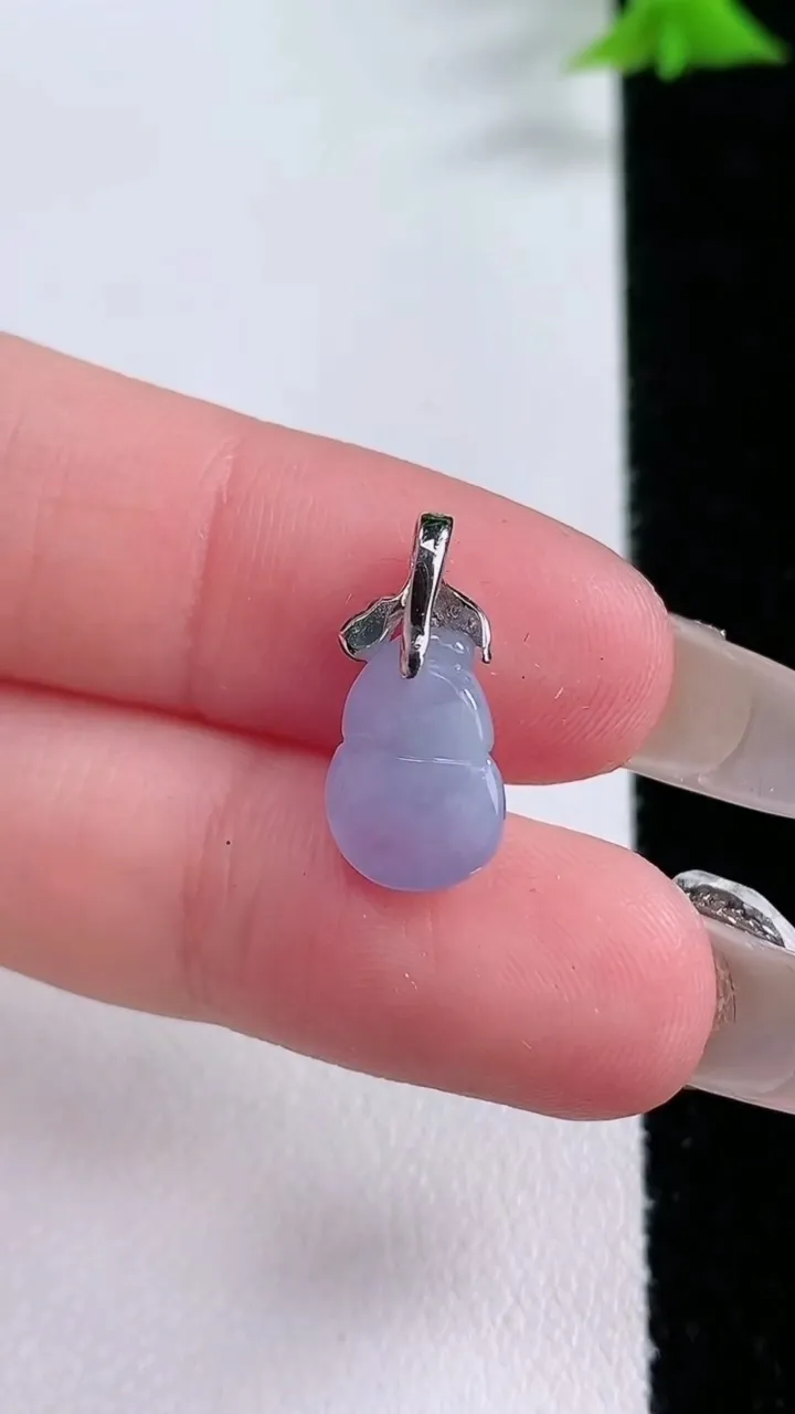 天然A货翡翠18K金紫罗兰葫芦吊坠，尺寸12-8-4.5，重量:1.08g
1月27日