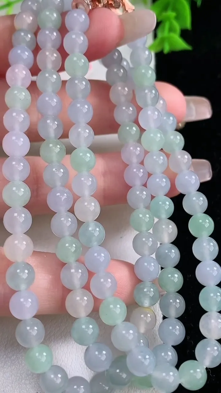 天然A货翡翠种三彩圆珠项链，尺寸6-108颗，重量:41.02g1月27日
工厂直销收藏佳品,种好水足，色泽均匀，有种有色，上手高大气！