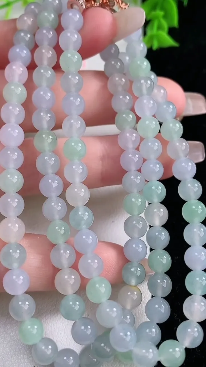 天然A货翡翠种三彩圆珠项链，尺寸6-108颗，重量:41.02g1月27日
工厂直销收藏佳品,种好水足，色泽均匀，有种有色，上手高大气！