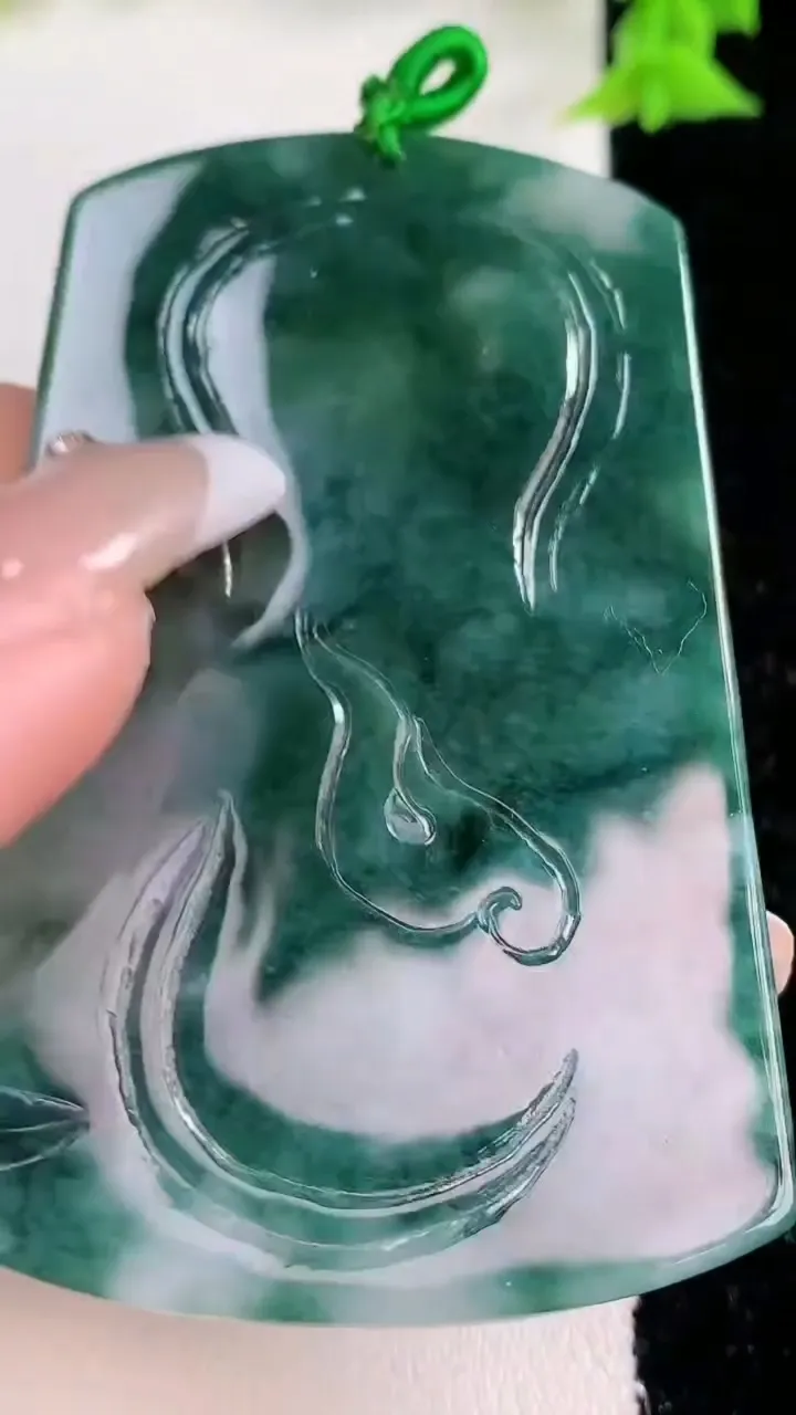 天然A货翡翠飘花御龙财神爷吊坠，尺寸68-43.7-4.5，重量:33.10g
1月27日