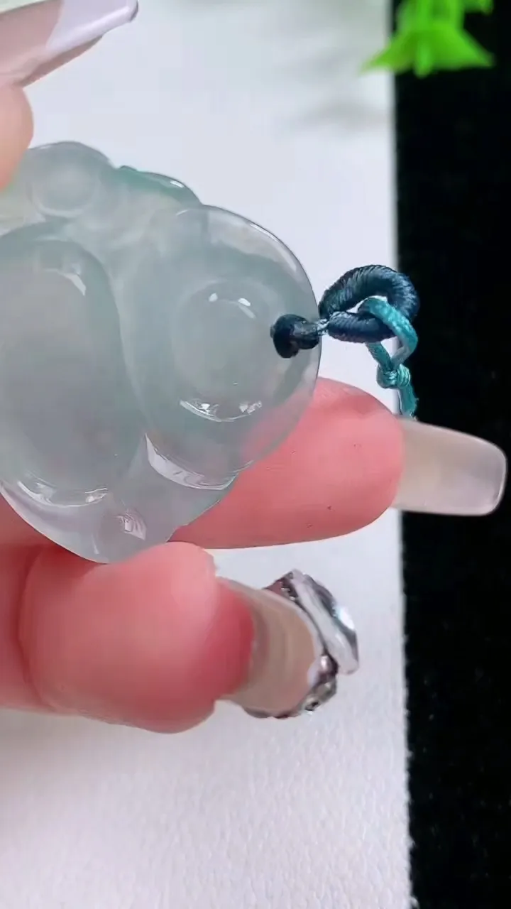 天然A货翡翠佛公吊坠，尺寸25.2-29.5-6，重量:6.54g
1月27日