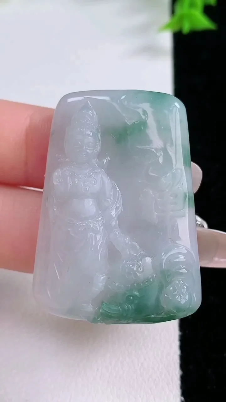 天然A货翡翠飘花普贤菩萨吊坠，尺寸40.4-28.8-6.5，重量:16.30g
1月27日